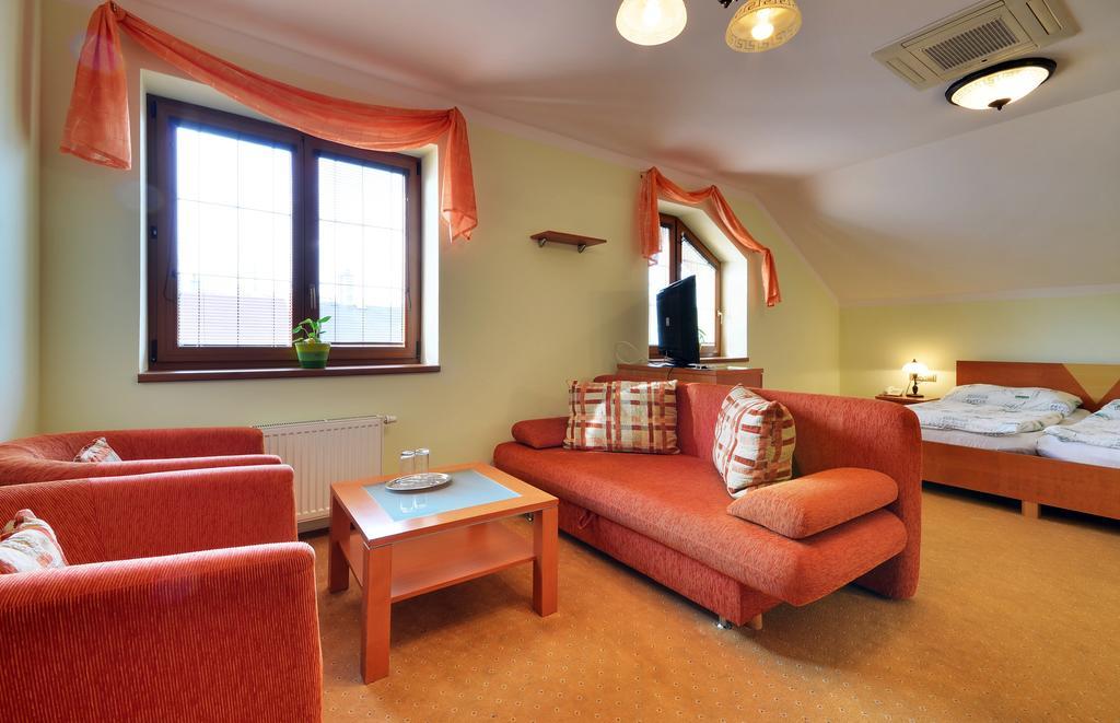Restaurace A Penzion Kamenec Jilešovice Quarto foto